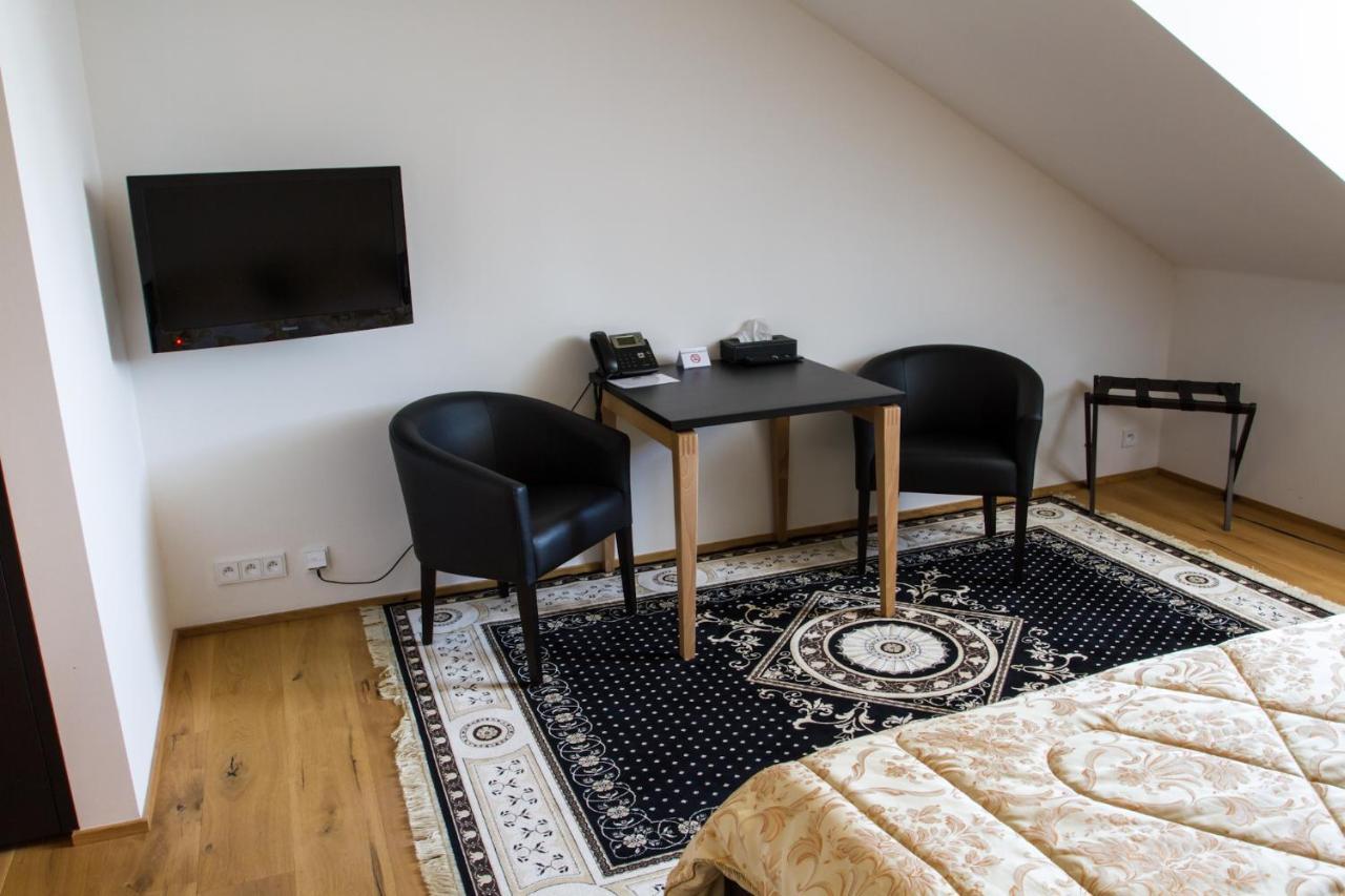 Hotel Panstvi Dlouha Lhota Exteriör bild