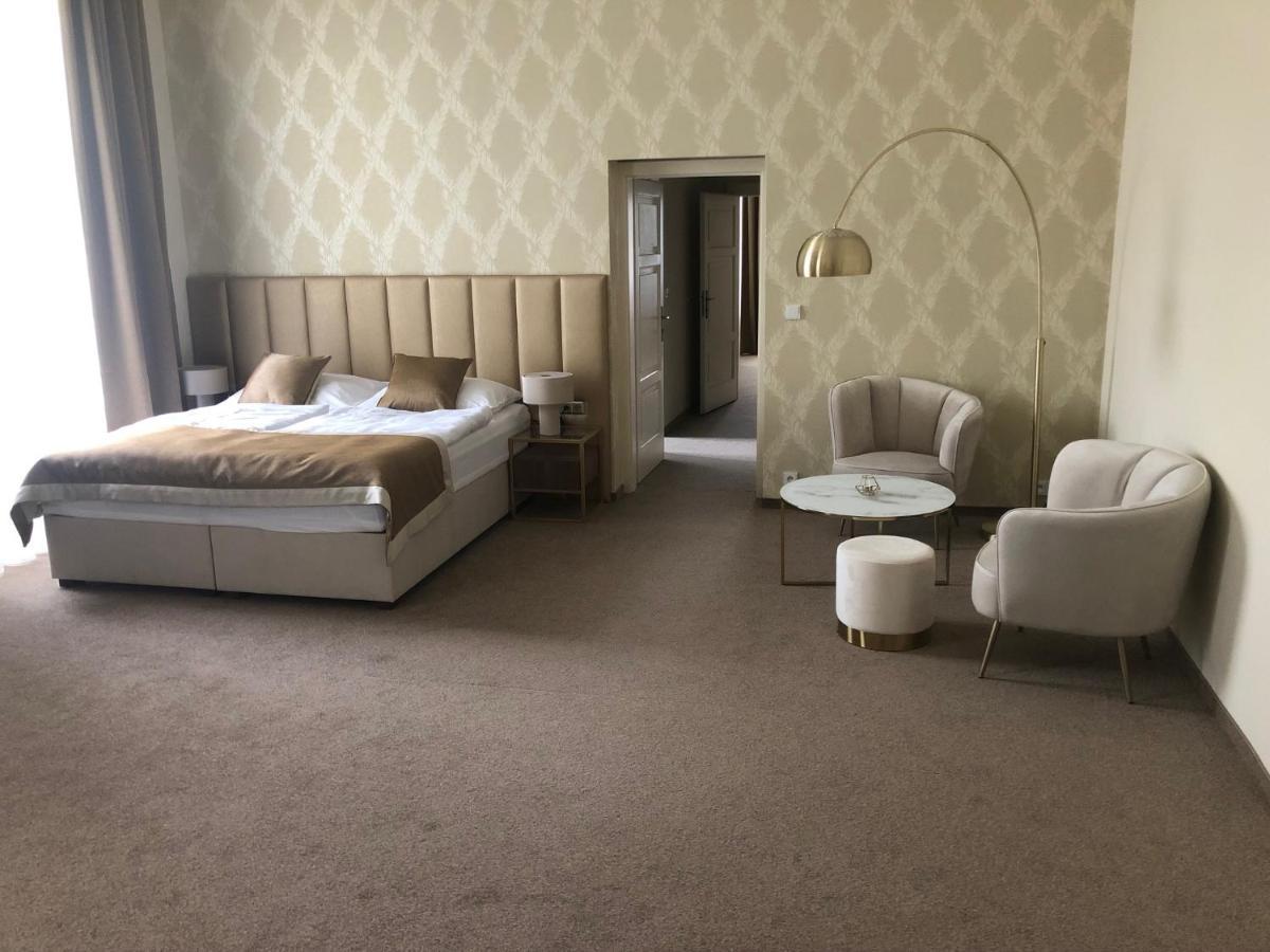 Hotel Panstvi Dlouha Lhota Exteriör bild