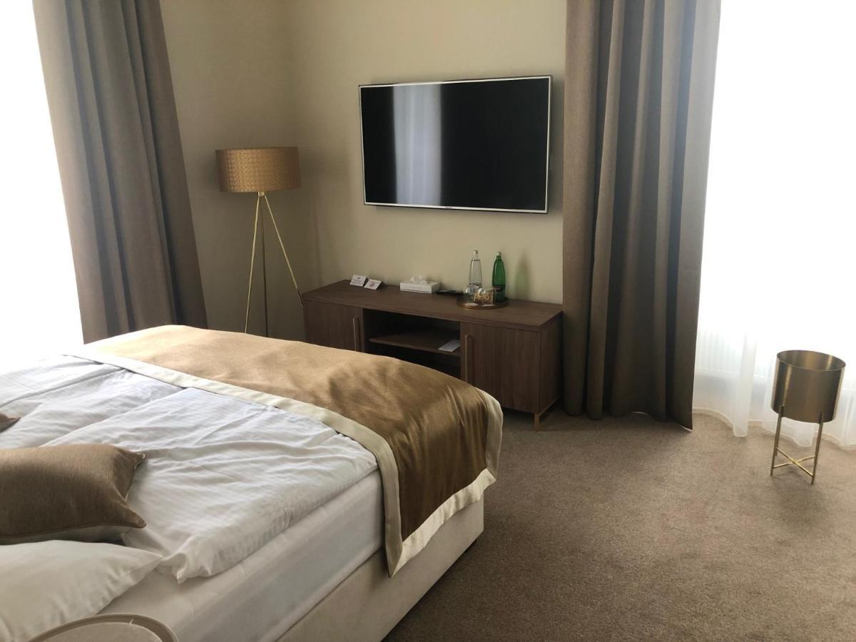 Hotel Panstvi Dlouha Lhota Exteriör bild