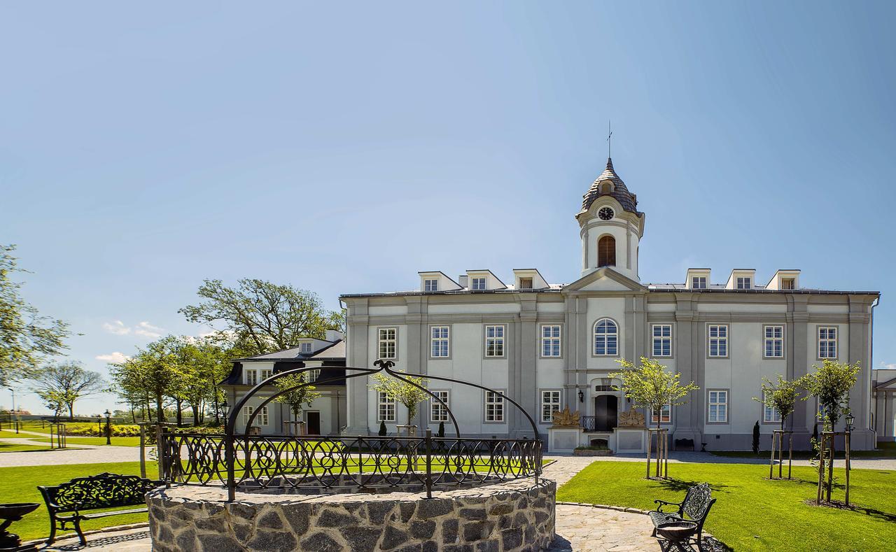 Hotel Panstvi Dlouha Lhota Exteriör bild