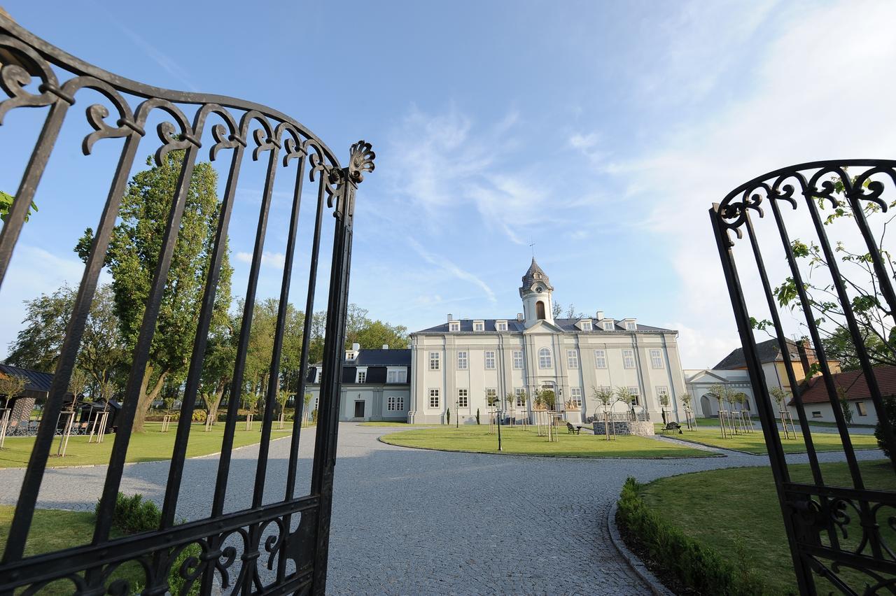 Hotel Panstvi Dlouha Lhota Exteriör bild