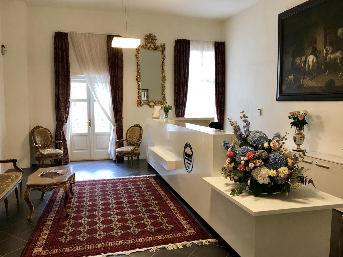 Hotel Panstvi Dlouha Lhota Exteriör bild