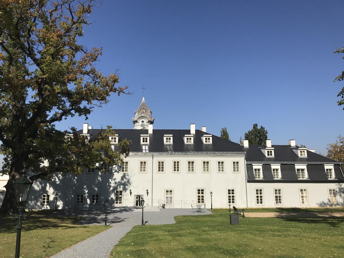 Hotel Panstvi Dlouha Lhota Exteriör bild