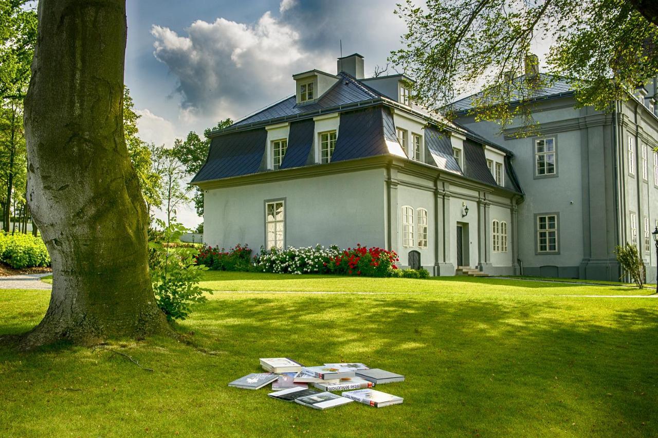 Hotel Panstvi Dlouha Lhota Exteriör bild